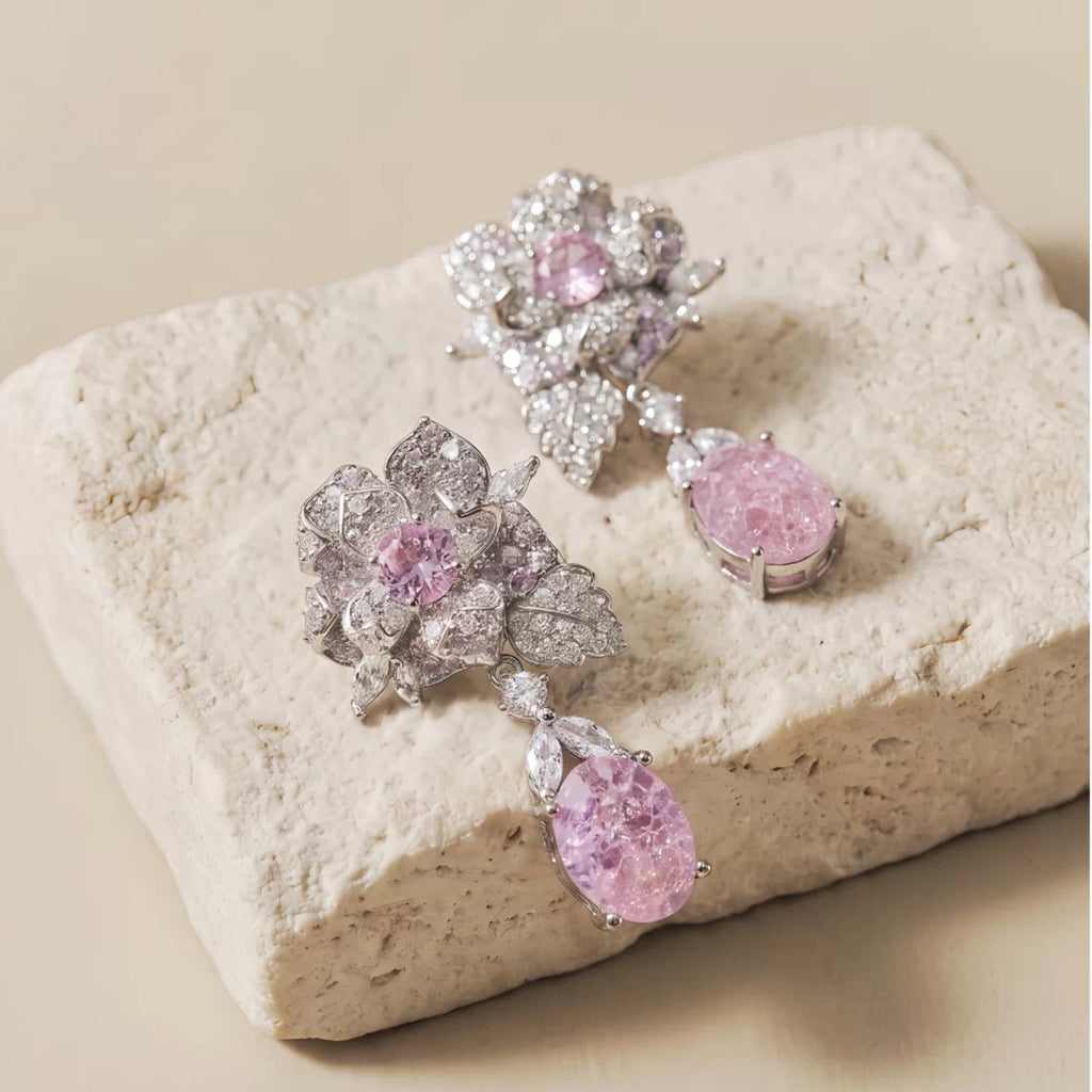 Vintage Floral Earrings with Teardrop Design