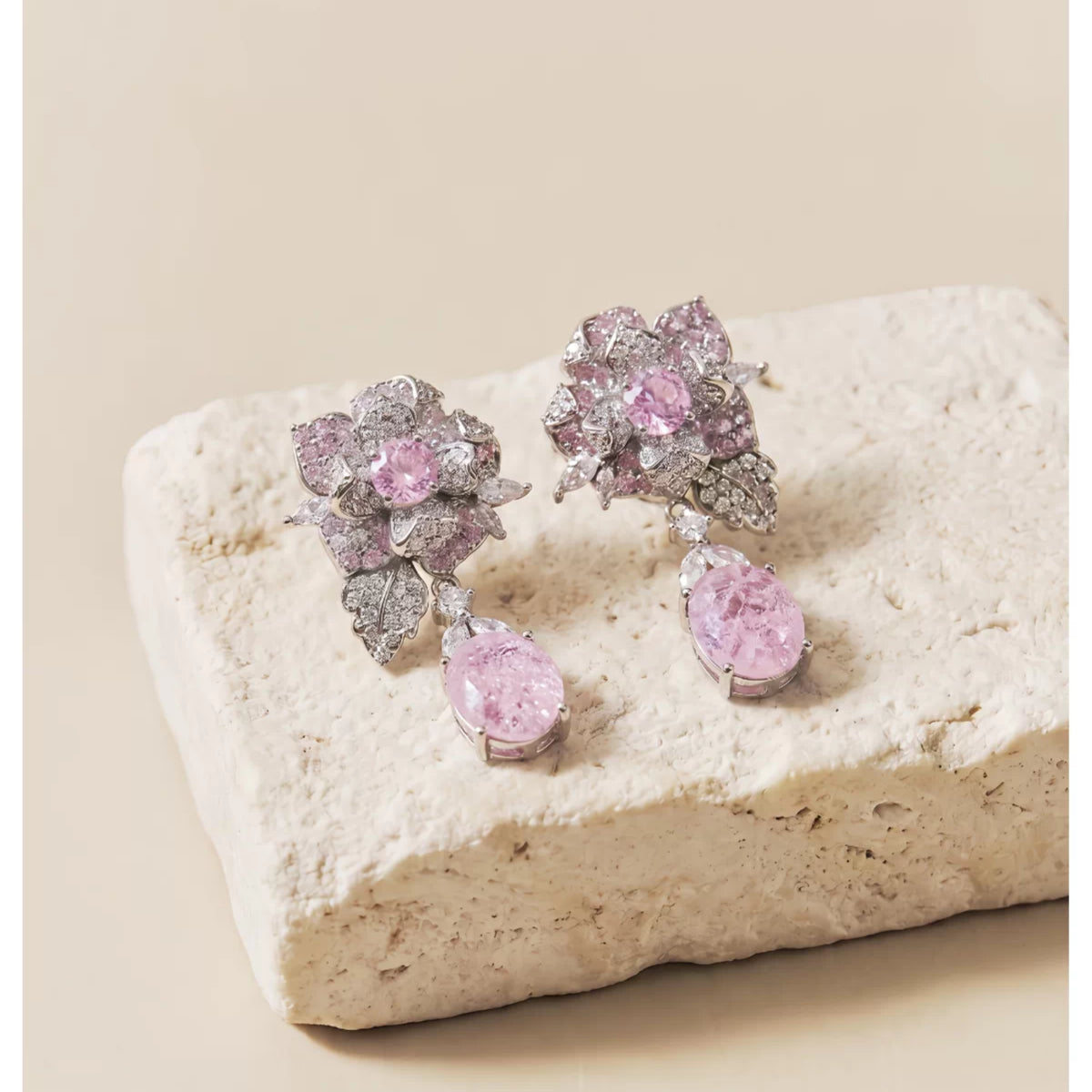 Vintage Floral Earrings with Teardrop Design