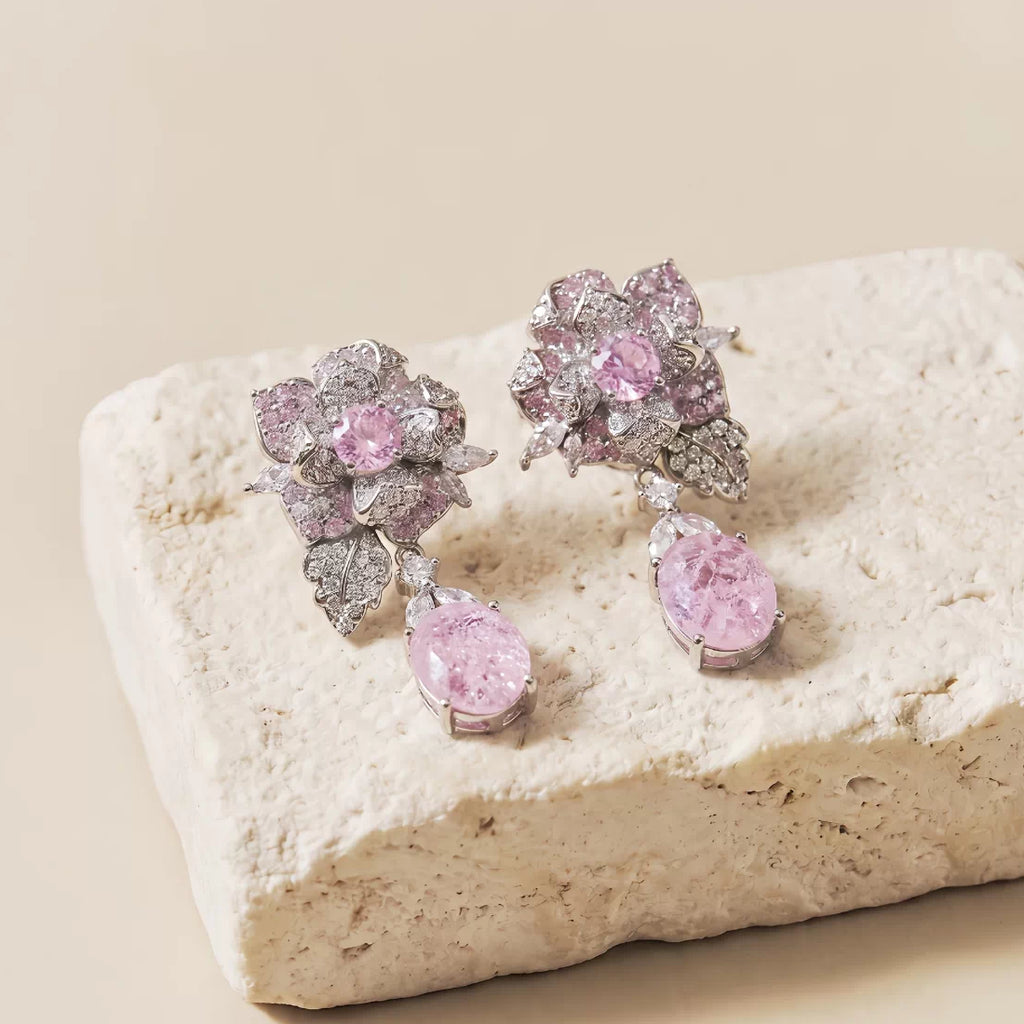 Vintage Floral Earrings with Teardrop Design