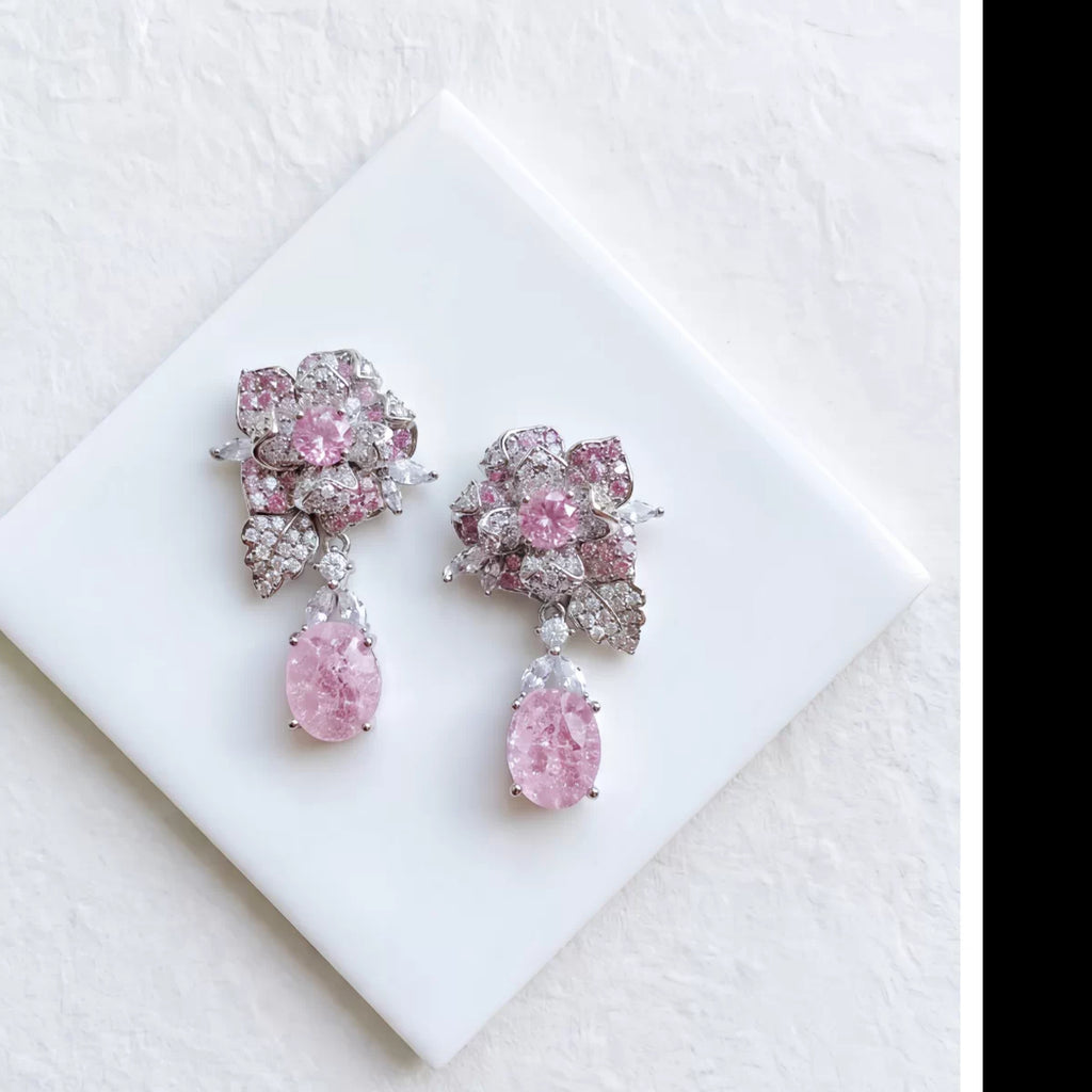 Vintage Floral Earrings with Teardrop Design