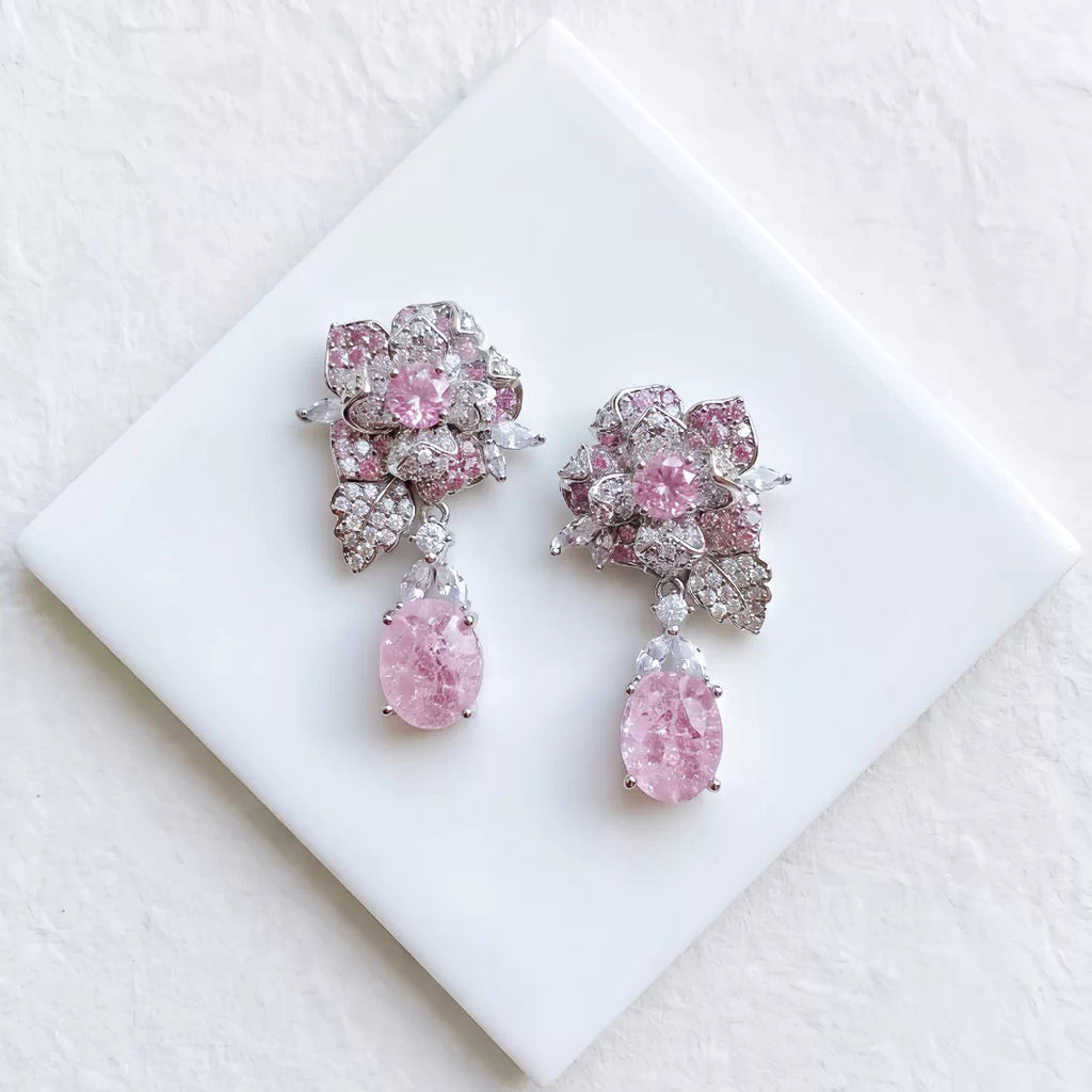 Vintage Floral Earrings with Teardrop Design