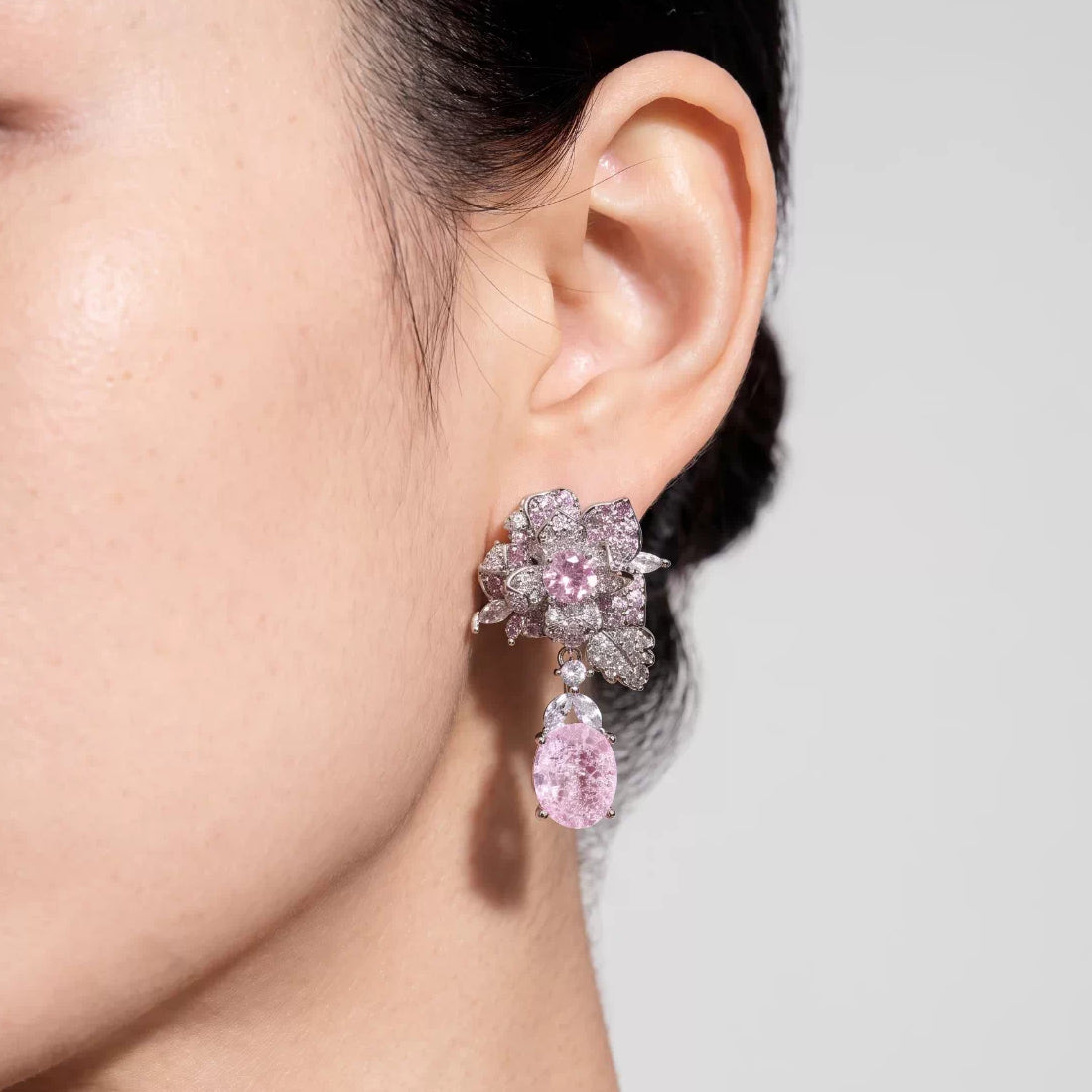 Vintage Floral Earrings with Teardrop Design