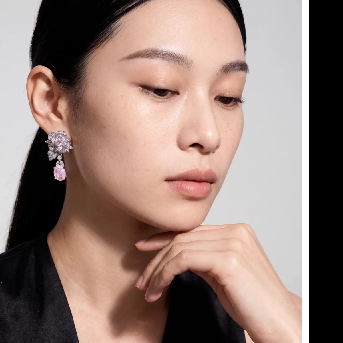 Vintage Floral Earrings with Teardrop Design